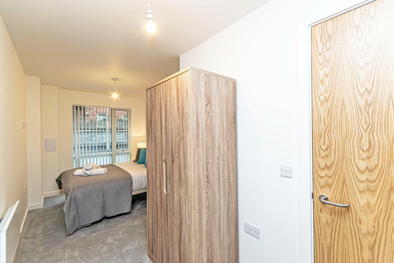 Halo House Apartments Манчестър Екстериор снимка
