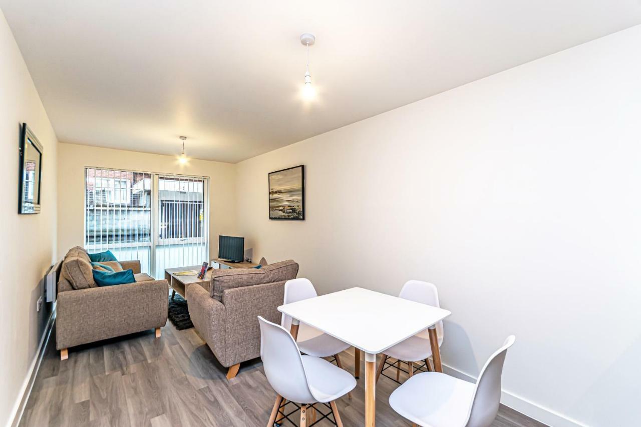 Halo House Apartments Манчестър Екстериор снимка